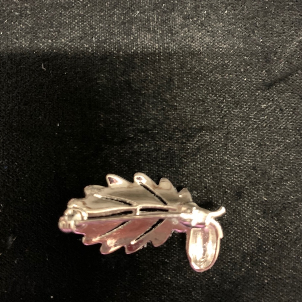 Vintage acorn with leaf marcasite pin